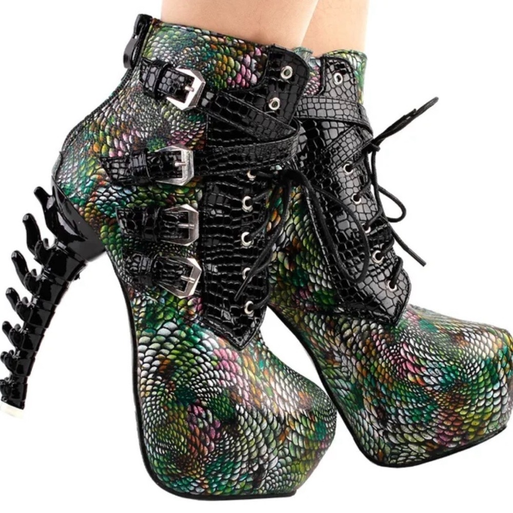 Show Story Spine Heeled Boots